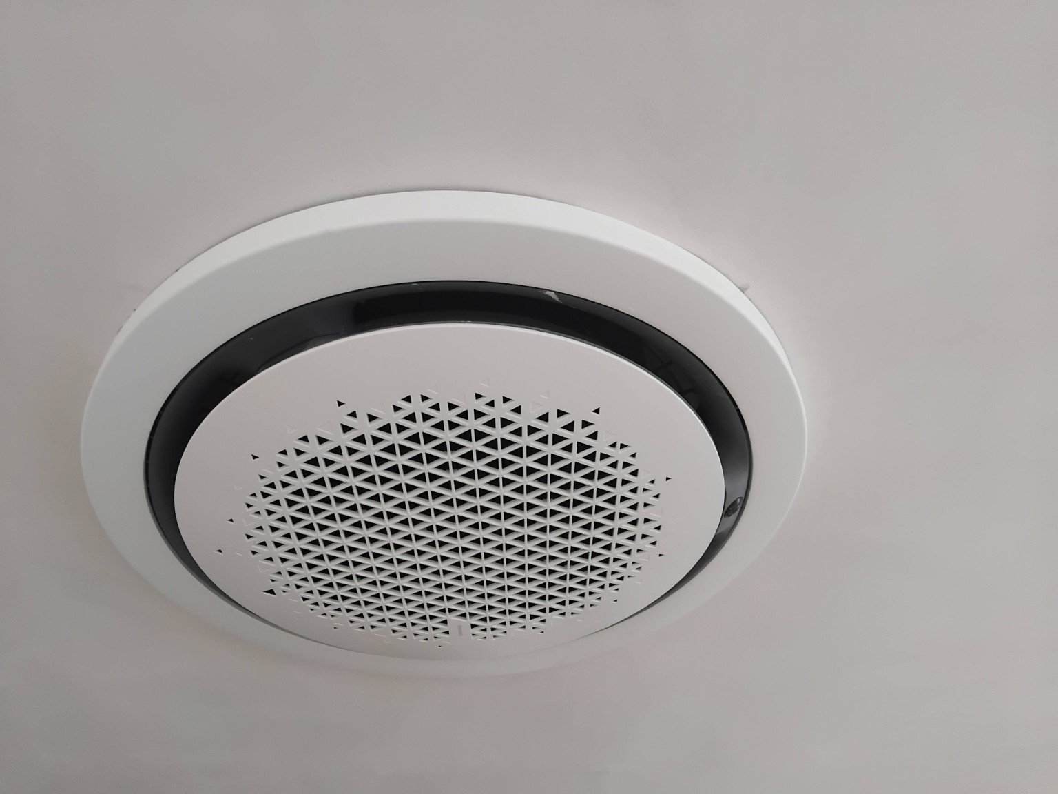 Ceiling air diffuser